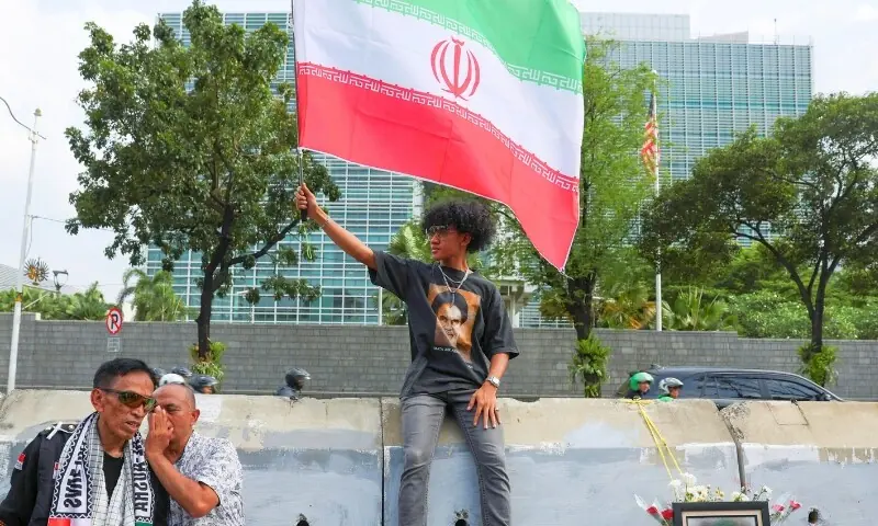 ایران نئے رہبر — ایران: نئے رہبرِ معظم کے انتخاب کے بعد بیعت کا سلسلہ شروع، عوام سڑکوں پر نکل آئے